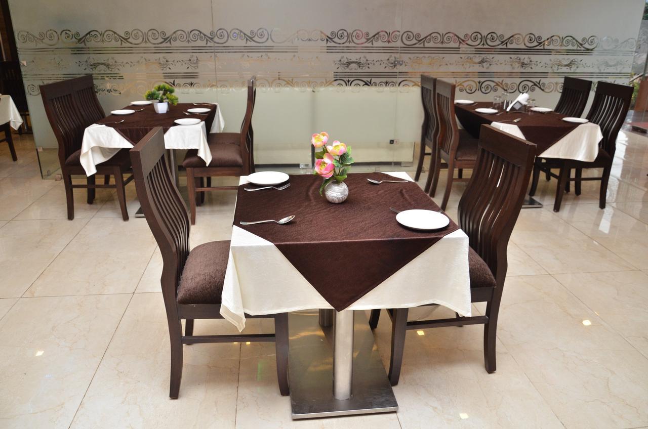 Regal Hotel And Restaurant Mathura Exterior photo