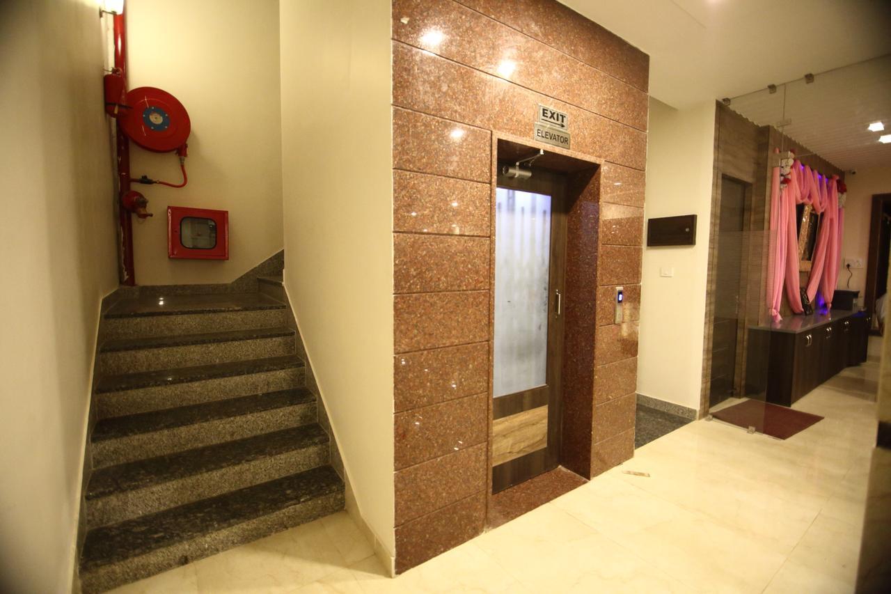 Regal Hotel And Restaurant Mathura Exterior photo