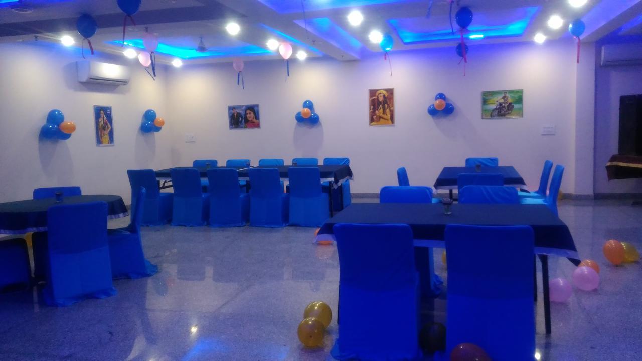 Regal Hotel And Restaurant Mathura Exterior photo