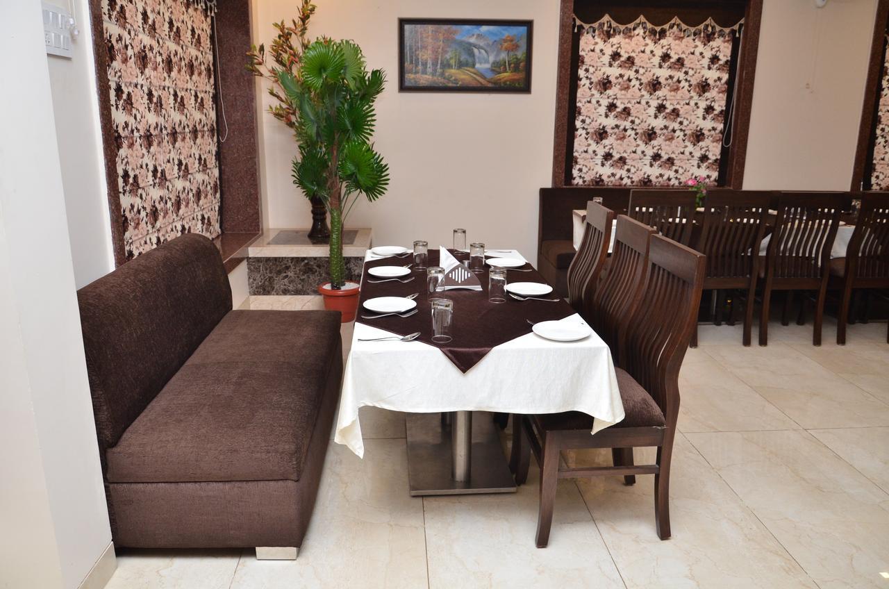 Regal Hotel And Restaurant Mathura Exterior photo