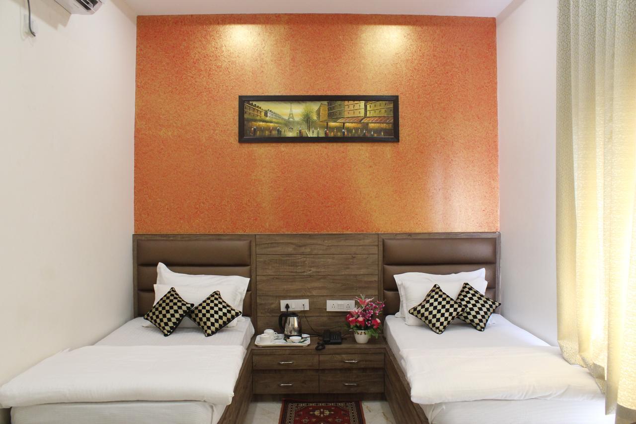 Regal Hotel And Restaurant Mathura Exterior photo
