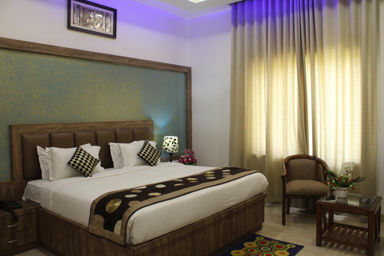Regal Hotel And Restaurant Mathura Exterior photo